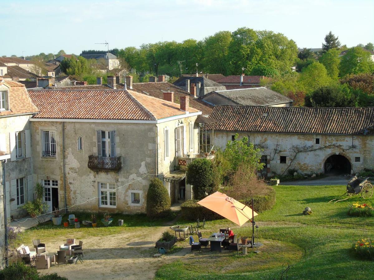 Eco Logis De Chantegrolle Champagne-Mouton Exteriér fotografie